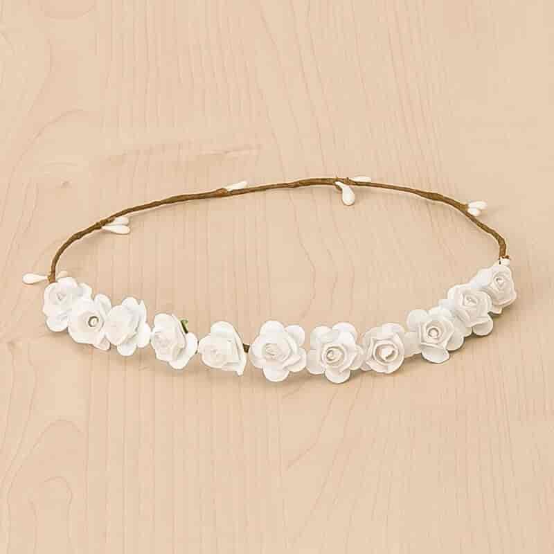 couronne de fleurs blanches